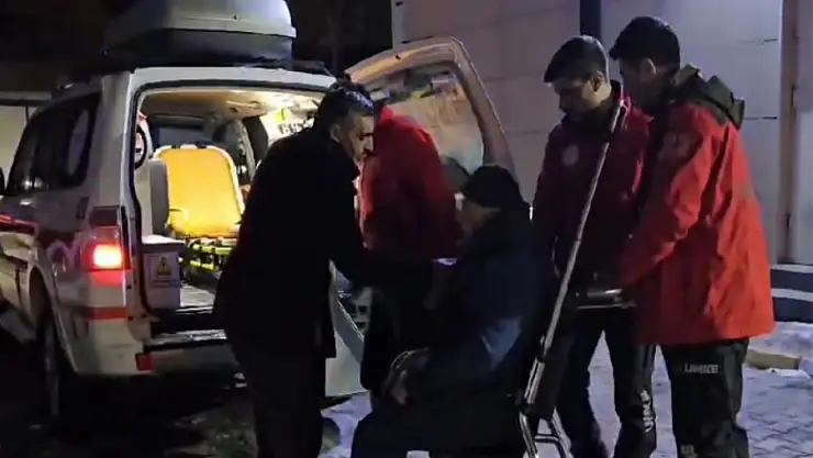 Göğüs ağrısı olan hastaya snowtrack ambulansla ulaşıldı