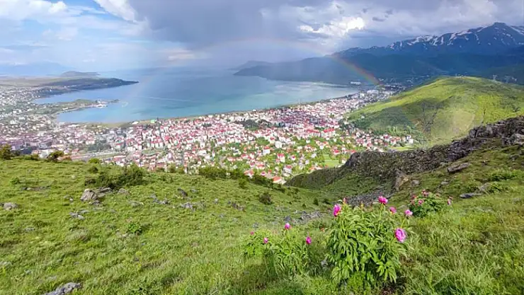 Gökkuşağı renk cümbüşü oluşturdu