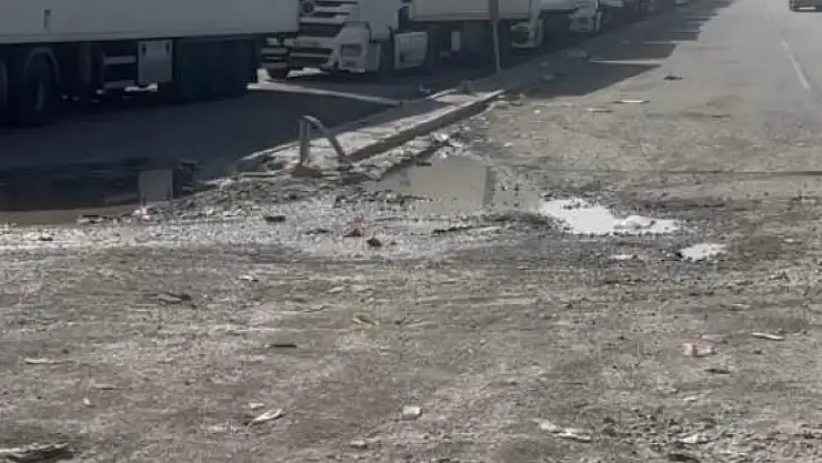 Gümrük kapısında kilometrelerce uzunlukta tır kuyruğu