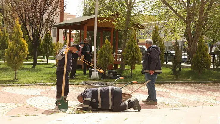 Gürpınar'da mazgallar temizleniyor