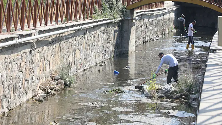 Gürpınar'da su kanalları temizlendi