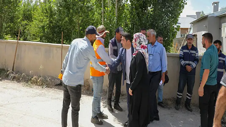 Gürpınar'da yol bakım ve onarım çalışmaları sürüyor