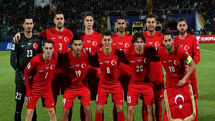 Hakan Çalhanoğlu 100. kez milli formayı giydi