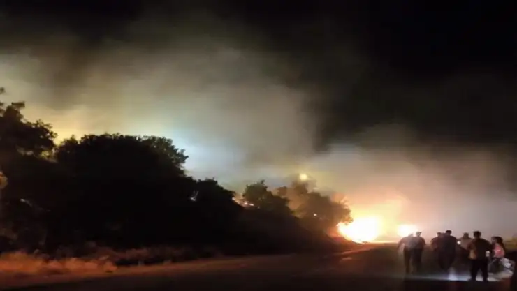 Hakkari-Çukurca karayolu üzerinde orman yangını çıktı