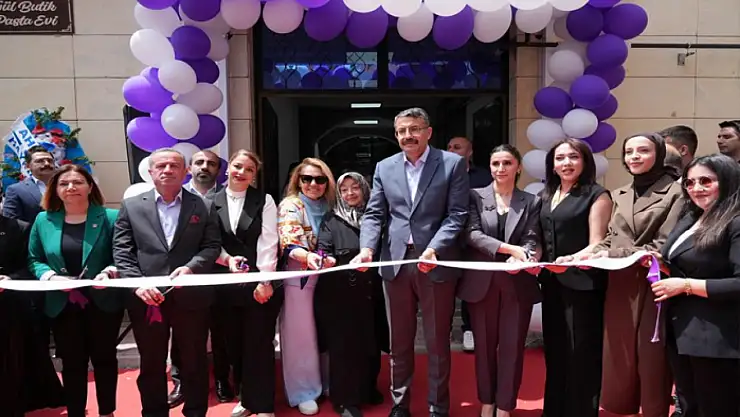 Hakkari'de 25 kadın girişimcinin kurduğu mağazaların açılışı yapıldı