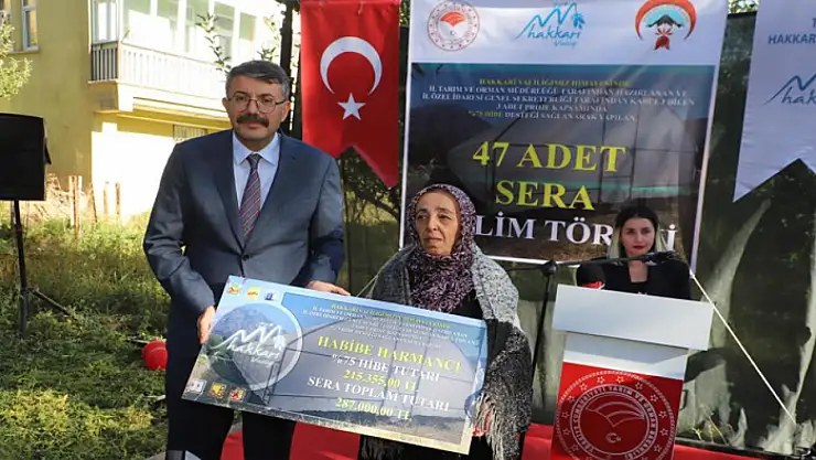 Hakkari'de kurulumu tamamlanan seralar kadın çiftçilere teslim edildi