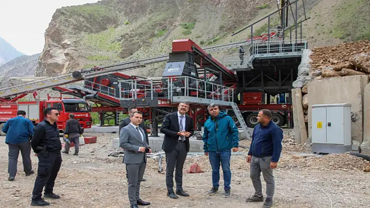 Hakkari'de mobil konkasör tesisi kuruluyor
