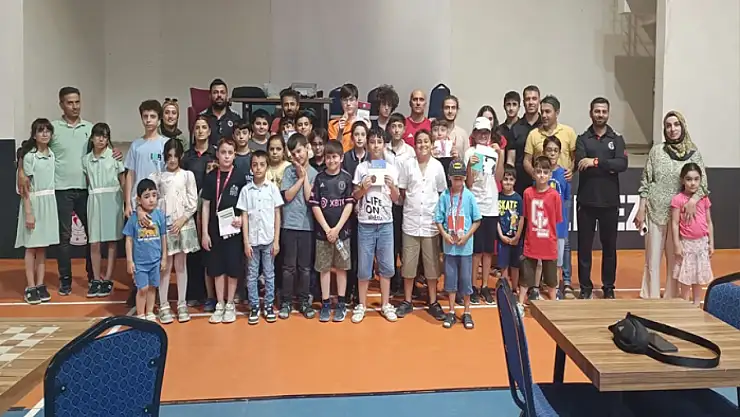 Hakkâri'de Yıldırım Satranç İl Birinciliği Turnuvası tamamlandı