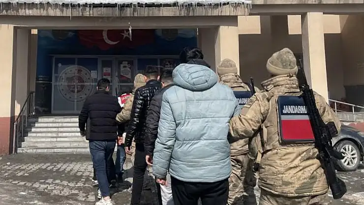 Hakkari jandarması dolandırıcılık şebekesini çökertti: 5 gözaltı