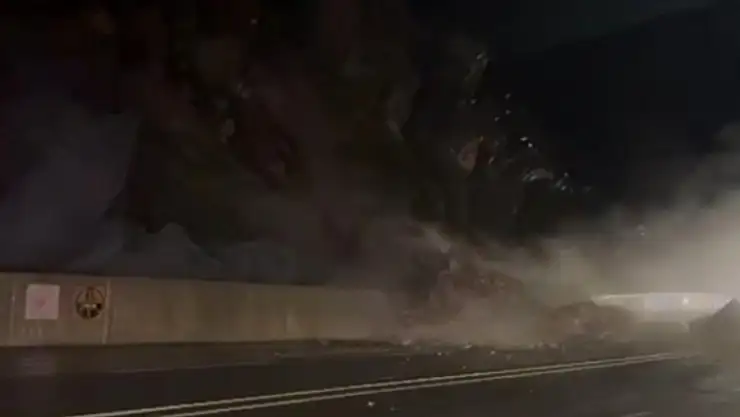 Hakkari-Van yolunda heyelan