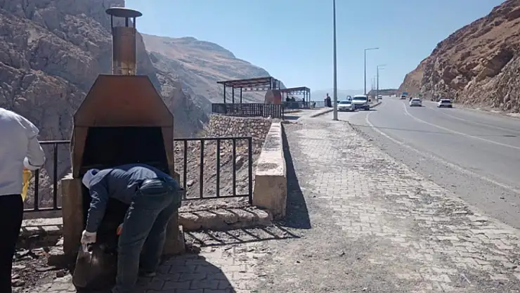 Hakkâri-Van yolunda temizlik çalışması