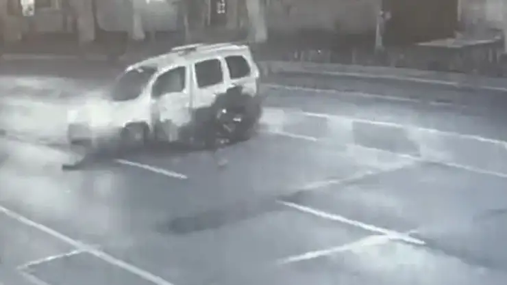 Hatalı dönüş yapan araca motosiklet çarptı