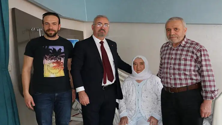 Hocasının ameliyatını yapamadığı hastayı sağlığına kavuşturdu