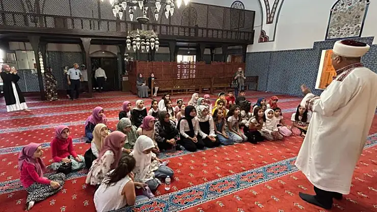 Hüsrev Paşa Camii'nde yaz Kur'an kursu yoğunluğu