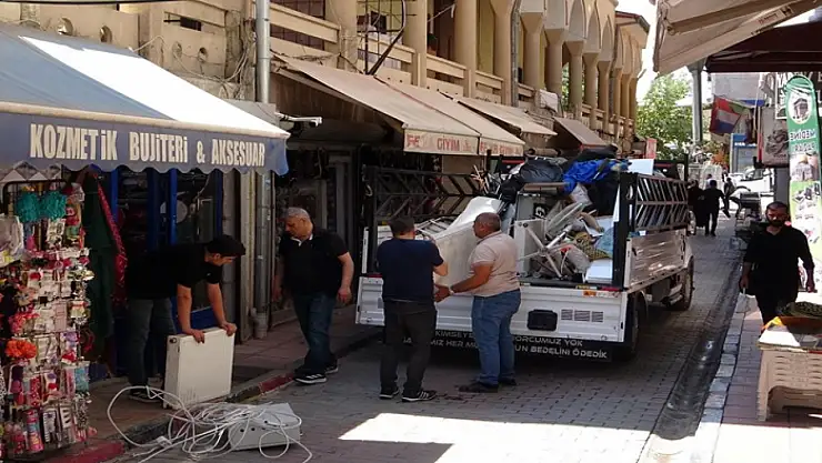 Hz. Ömer Cami esnafı dükkanları boşaltıyor