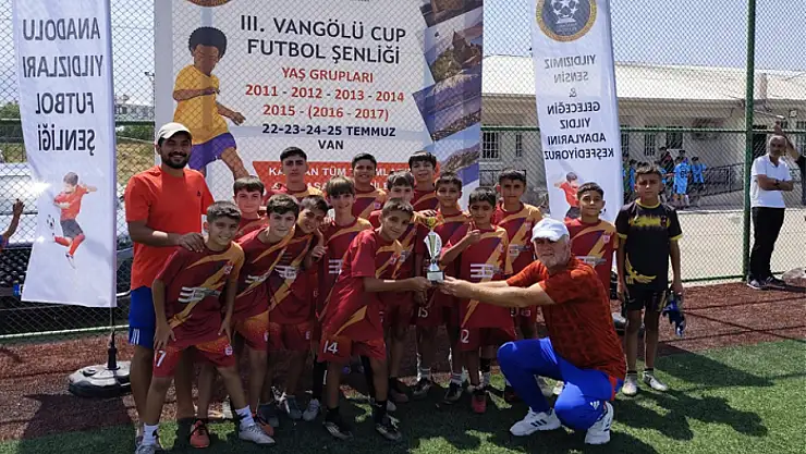 III. Van Gölü Futbol Şenliği'ne yoğun ilgi