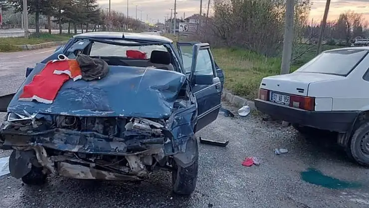 İki otomobilin çarpıştığı kazada 10 kişi yaralandı