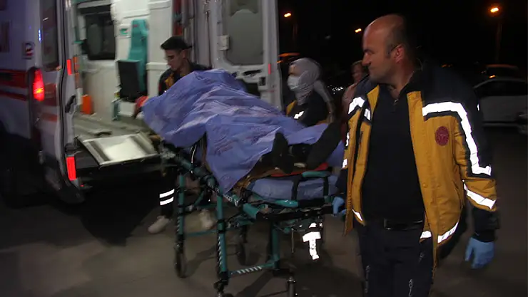 İneğin teptiği şahıs hastanelik oldu