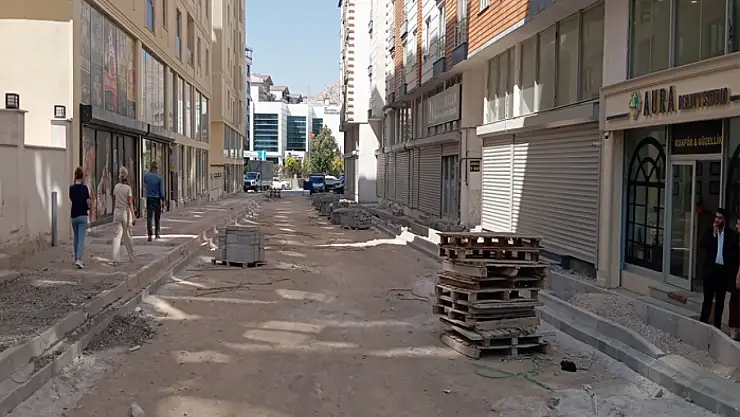 İpekyolu Belediyesi'nden kaldırım çalışması