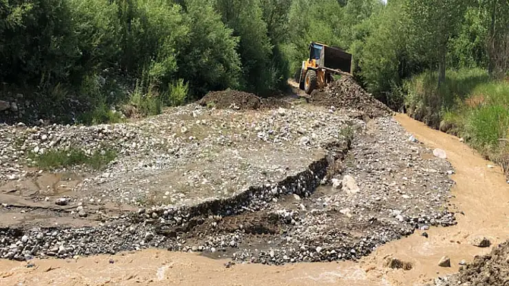 İpekyolu Belediyesi'nden köprü ve yol onarımı çalışması