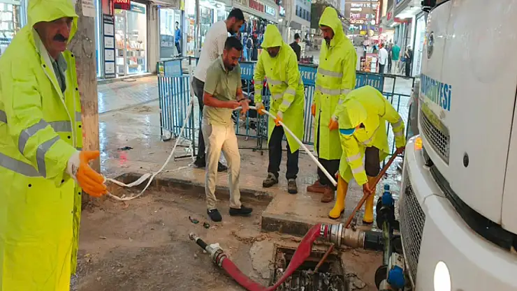 İpekyolu Belediyesi'nden sağanak yağışa karşı hızlı müdahale