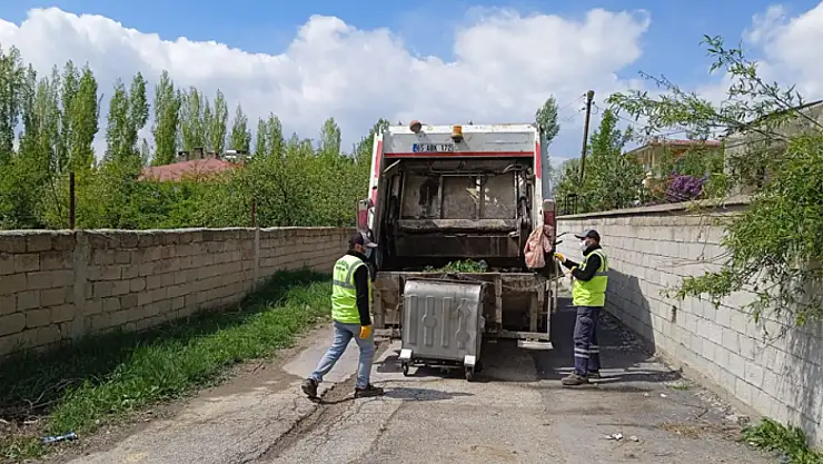 İpekyolu Belediyesi'nin çevre temizliği sürüyor