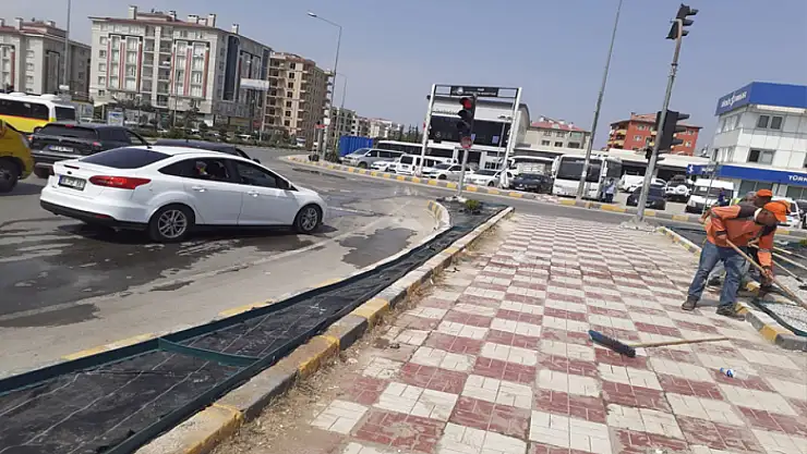 İpekyolu kavşağında yeni düzenleme: Orta refüj yenileniyor