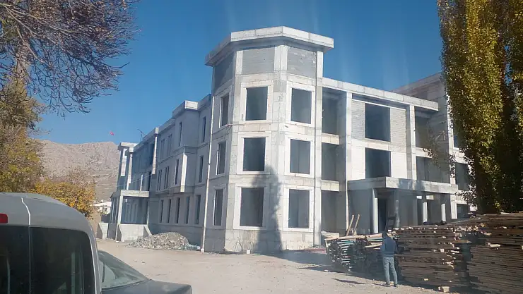 İpekyolu kaymakamlık binası yükseliyor