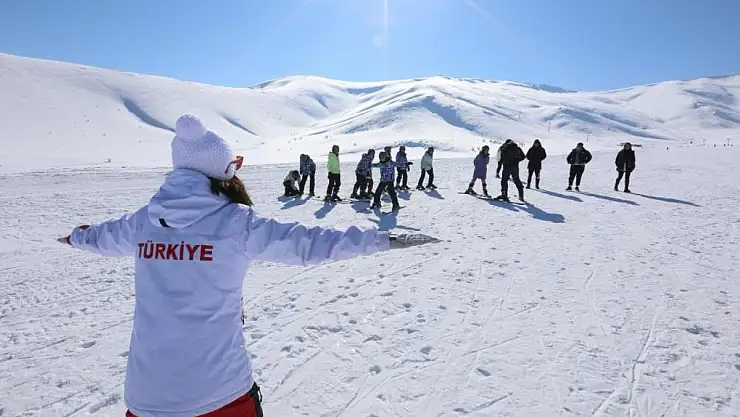 İpekyolu'nda öğrencilere anlamlı jest
