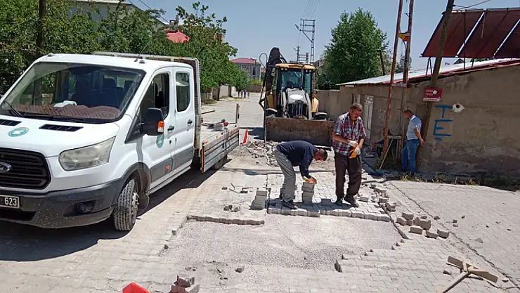İpekyolu'nda yol ve kaldırım iyileştirme çalışmaları sürüyor