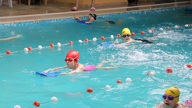 İpekyolu'nda yüzme eğitimleri devam ediyor