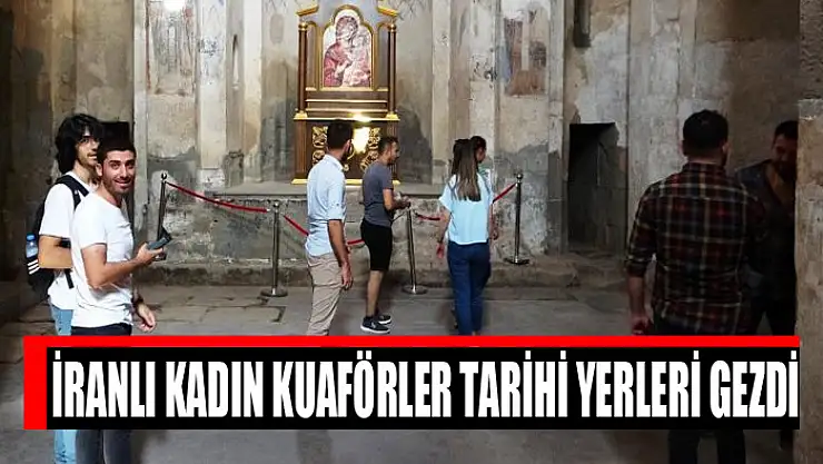 İranlı kadın kuaförler tarihi yerleri gezdi
