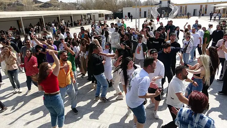 İranlılar nevruz kutlamalarına başladı