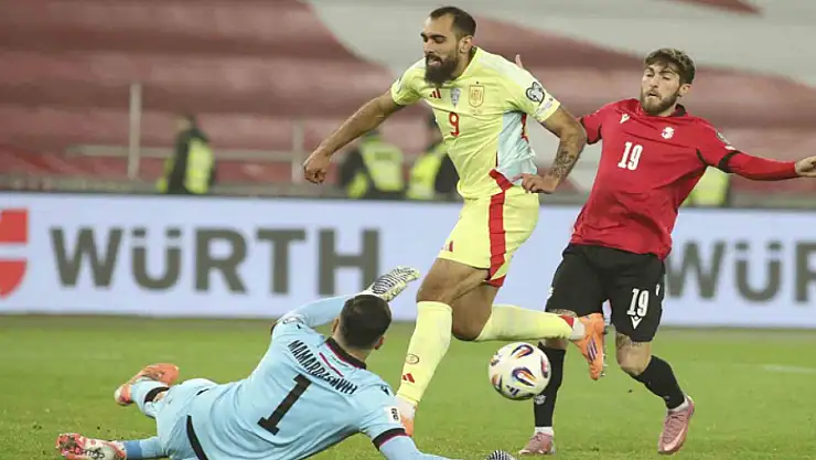 İspanya 5'te 5 yaptı