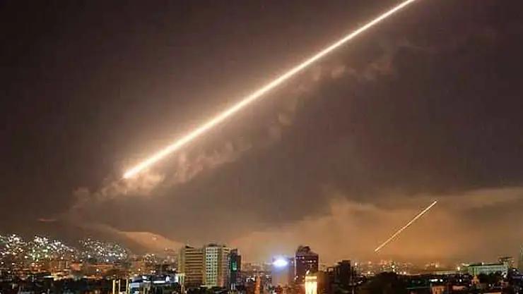 İsrail 8 Suriye askerini öldürdü!