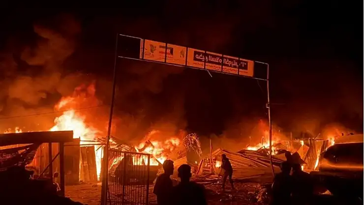 İsrail Refah'ta çadır kampı vurdu: 40 ölü