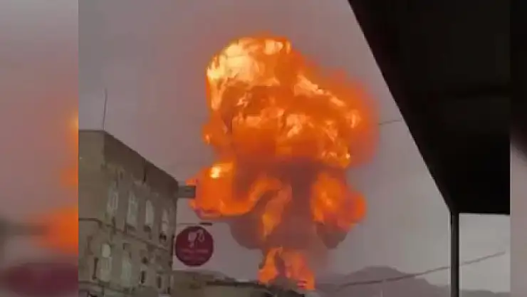 İsrail Yemen'de başkanlık sarayı yerleşkesini ve elektrik santrallerini vurdu
