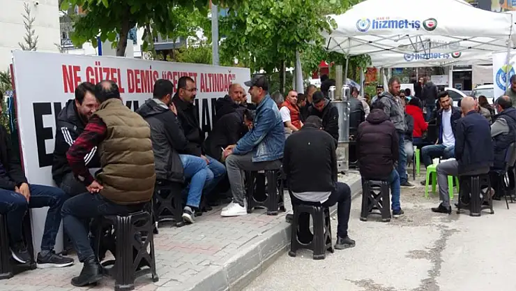 İşten çıkarılan işçilerin oturma eylemi devam ediyor
