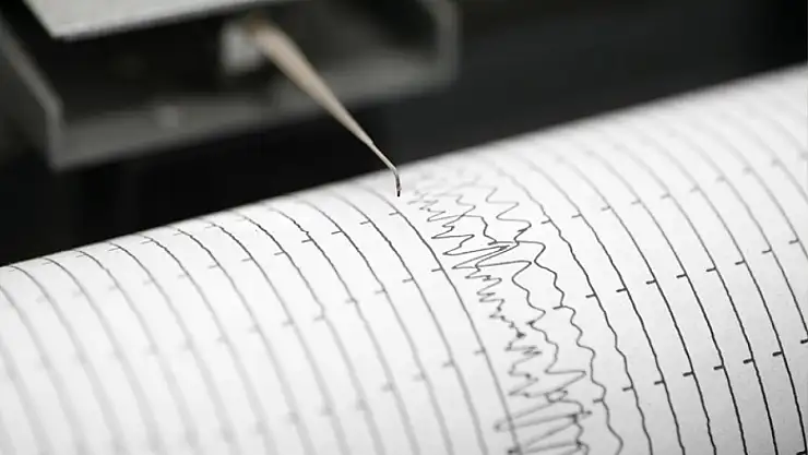 İzmir'de 5,1 büyüklüğünde deprem