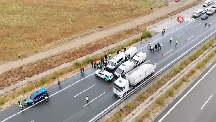 Jandarma aracına minibüs çarptı: 2 jandarma şehit, 1 vatandaş hayatını kaybetti