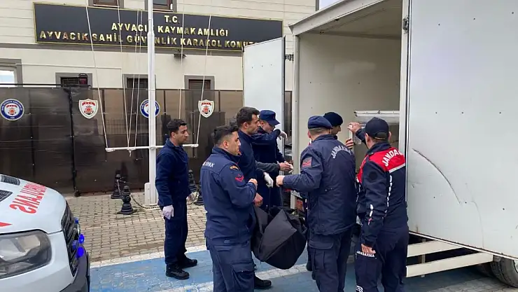 Kaçak göçmenleri taşıyan bot battı...5 kişi hayatını kaybetti