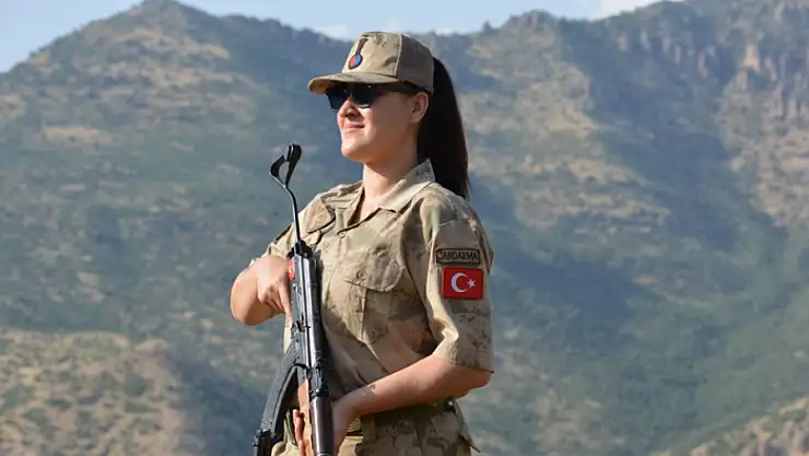Kadın güvenlik korucusu 6 yıldır eli tetikte görev yapıyor