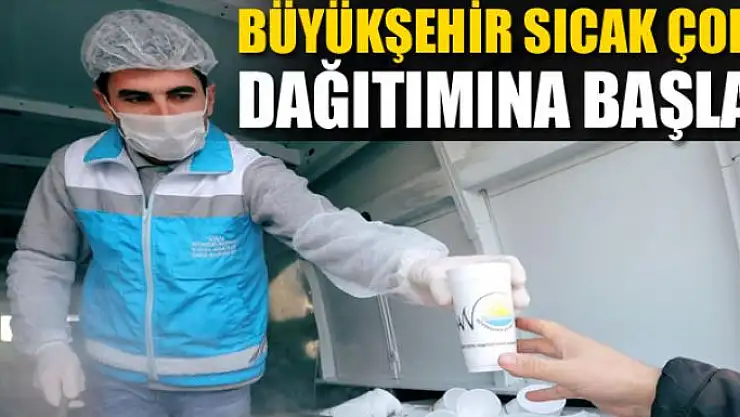Van Büyükşehir Belediyesi sıcak çorba dağıtımına başladı