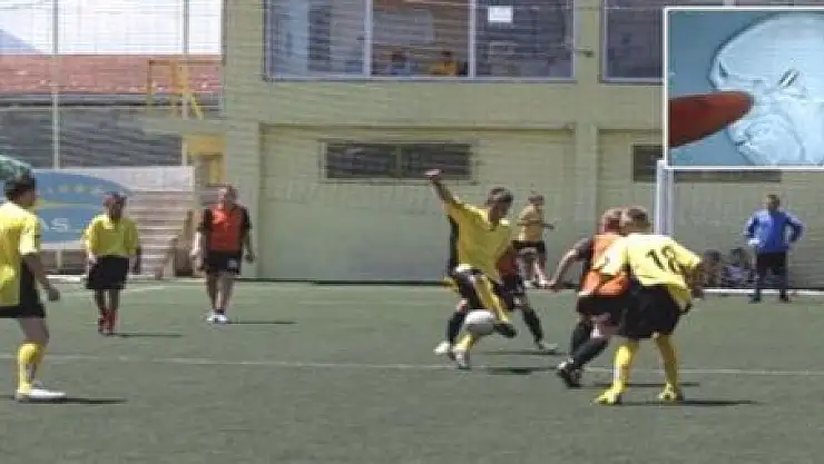 Kafatasında Mermiyle 90 Dakika Futbol