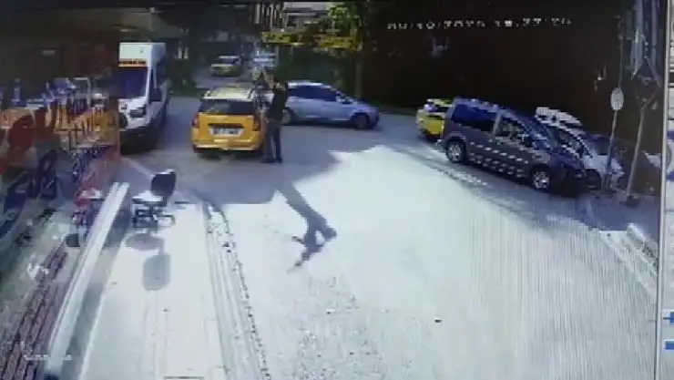 Kafeye otomatik tüfekle saldırı kamerada
