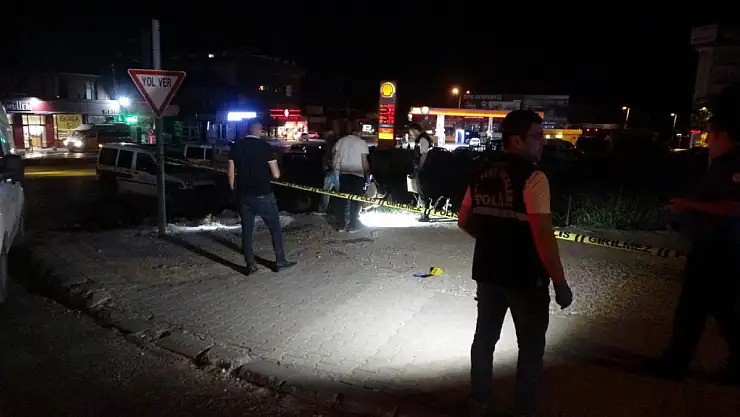 Kaldırımda bekleyen şahısa silahlı saldırı: 1 ölü