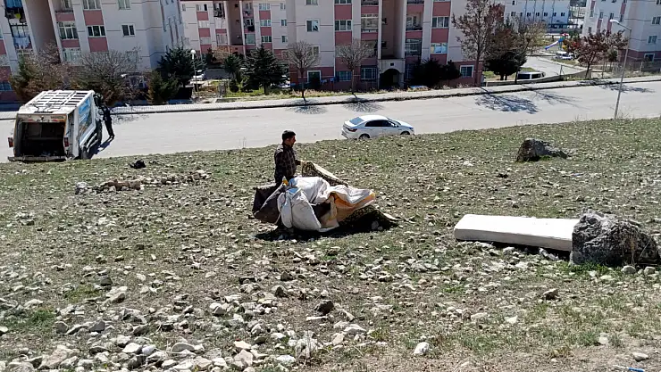 Kalecik'te çöp yığınları toplandı