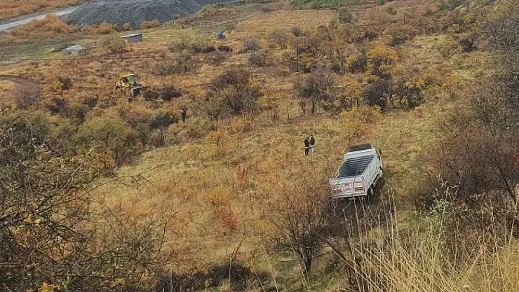 Kamyonet şarampole uçtu