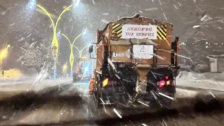 Kar yağışıyla birlikte o yol trafiğe kapandı