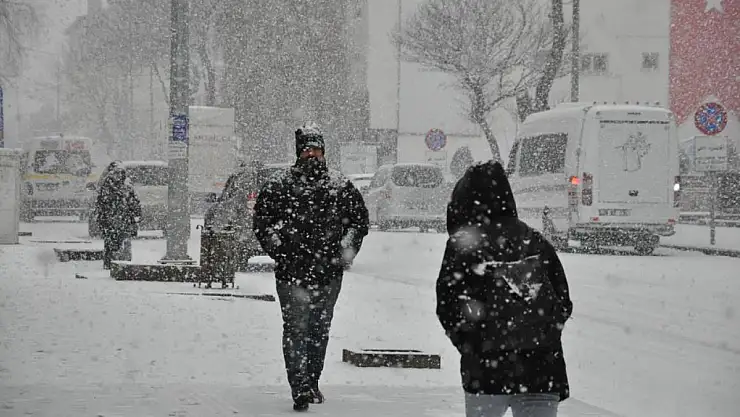Kar yağışları şehri 5 dakikada etkisi altına aldı